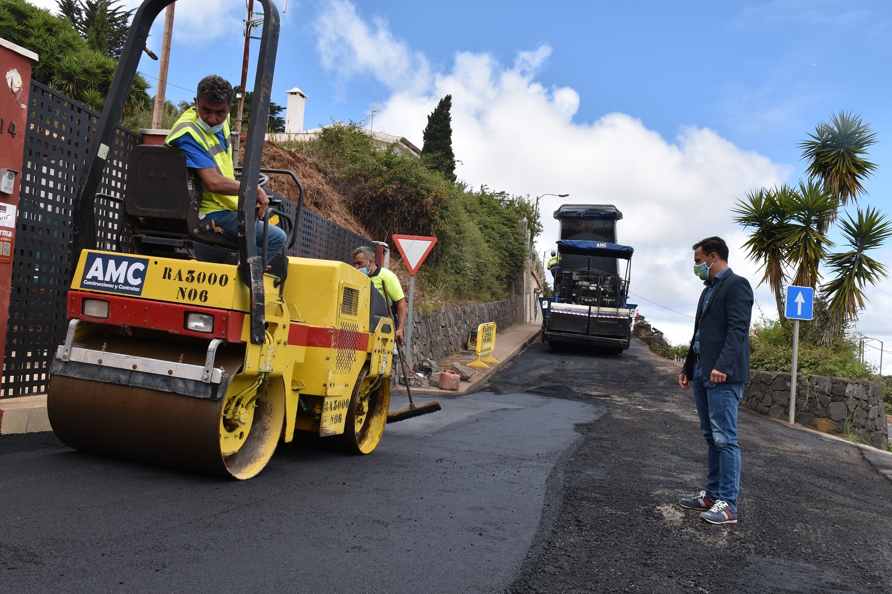 La Calle Amilcar Gonzalez Diaz En La Esperanza Entra En Proceso De Asfaltado Tras Ejecutarse El Talud De La Via Web Ayuntamiento El Rosario