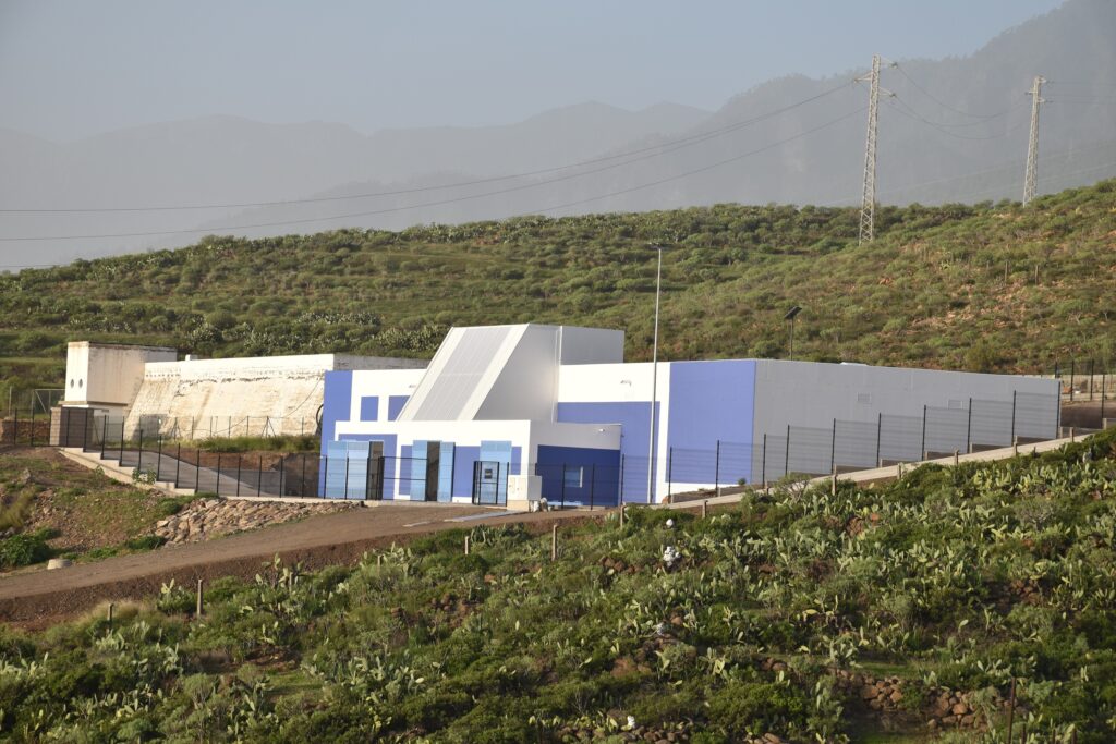 Depósito Tabaiba I con el nuevo Tabaiba II en primer término en la actualidad