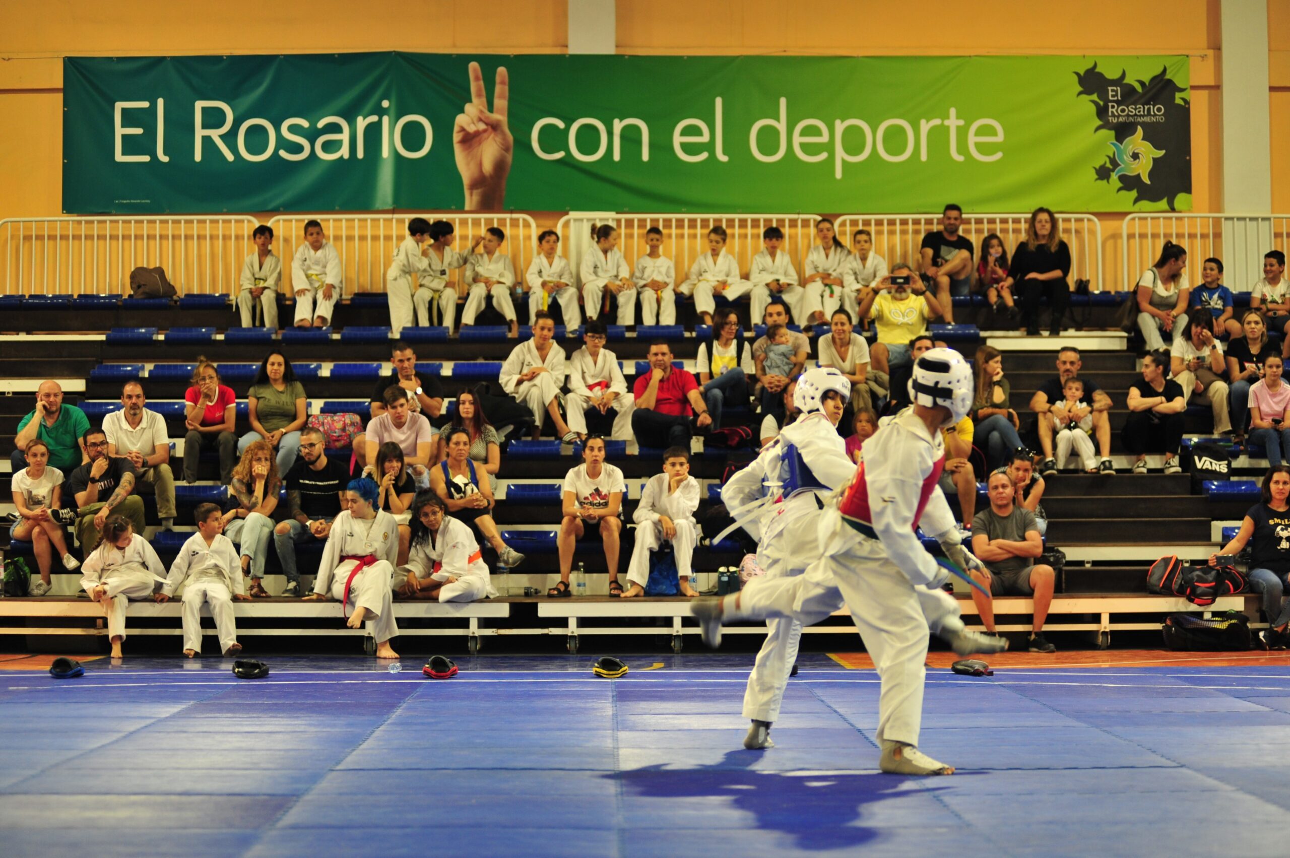 Torneo de taekwondo en el pabellón de Llano del Moro