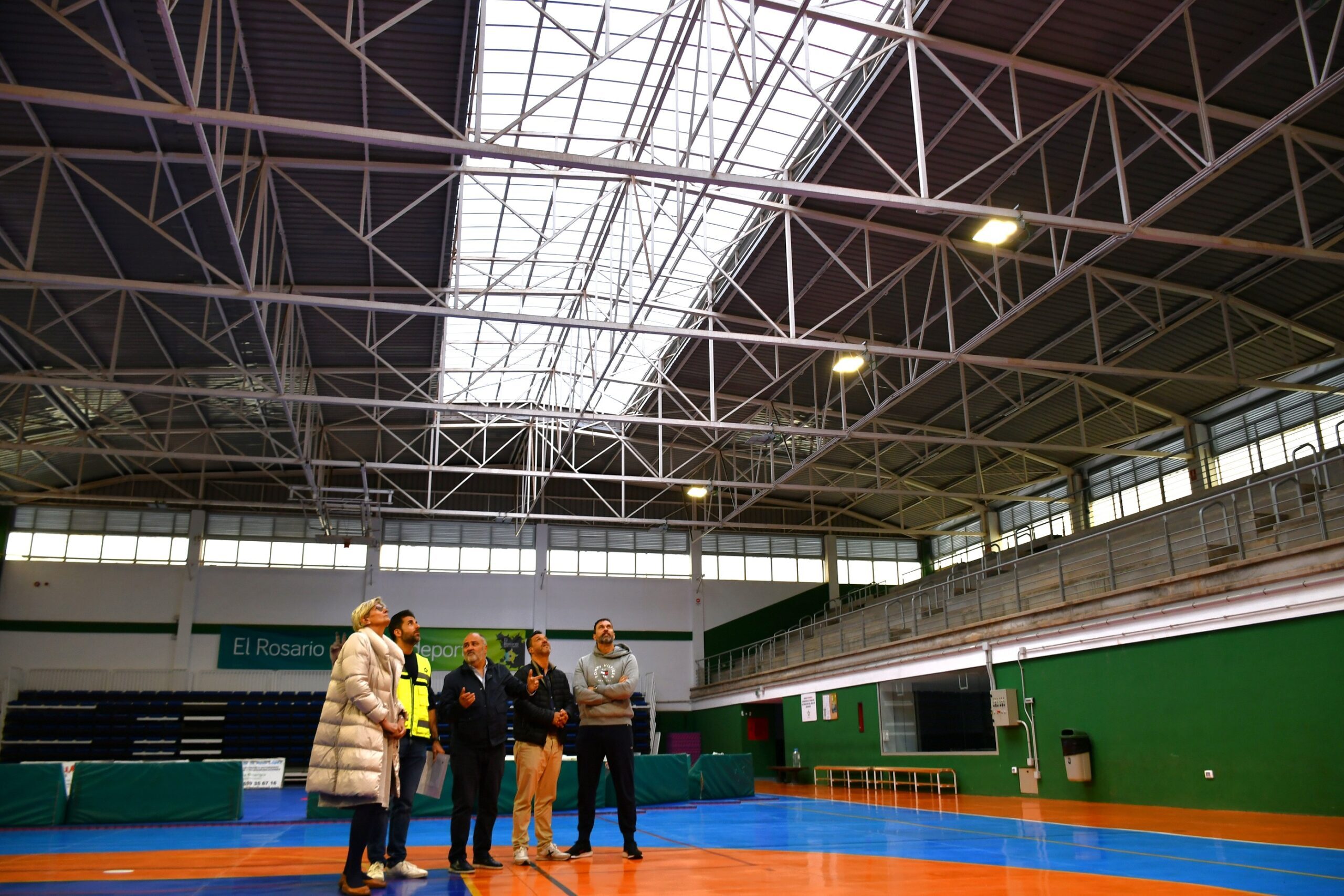 Nuevo techado fotovoltaico pabellón Llano del Moro (1)