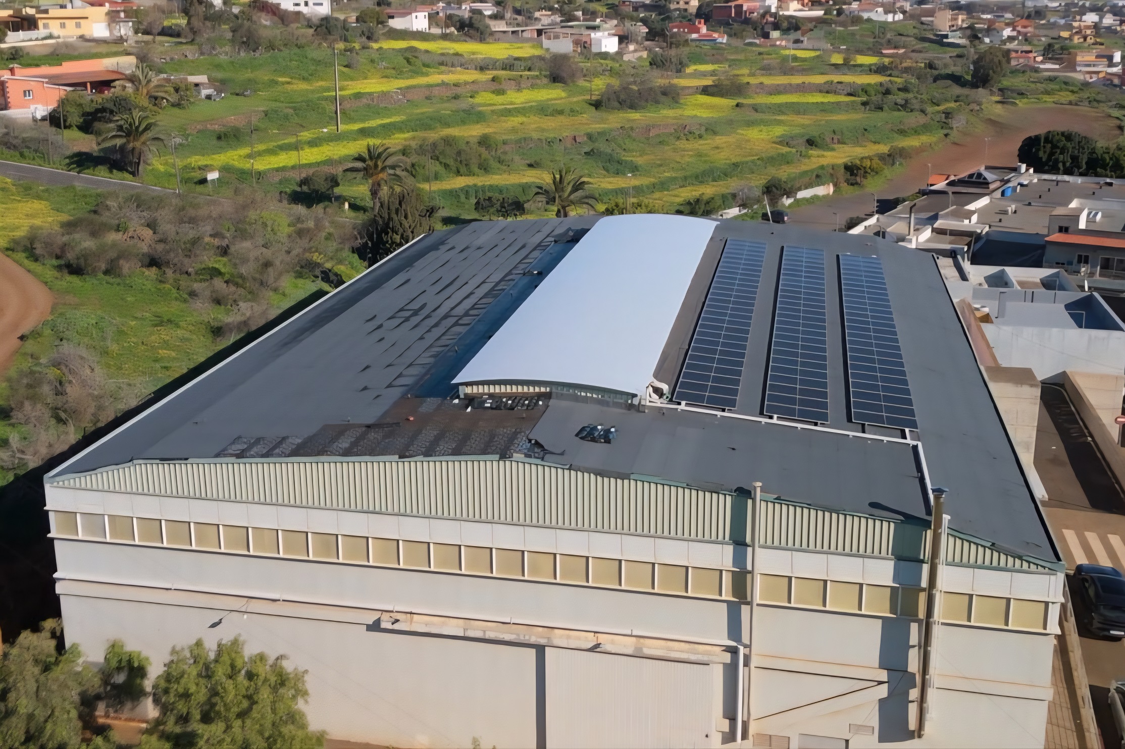 Nuevo techado fotovoltaico pabellón Llano del Moro (2)