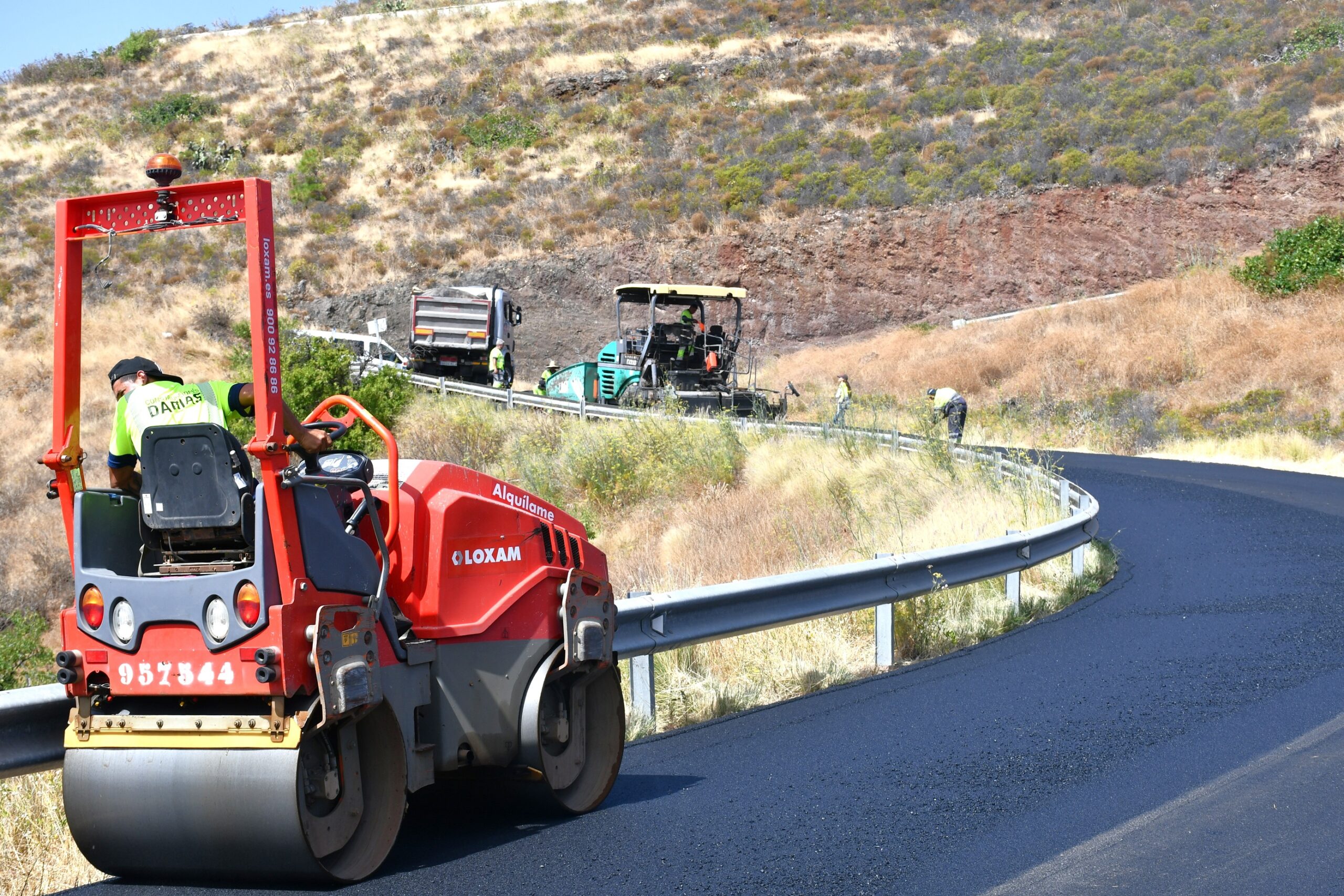 Ampliación Plan de Asfaltado - Carretera hacia Las Barreras (2)
