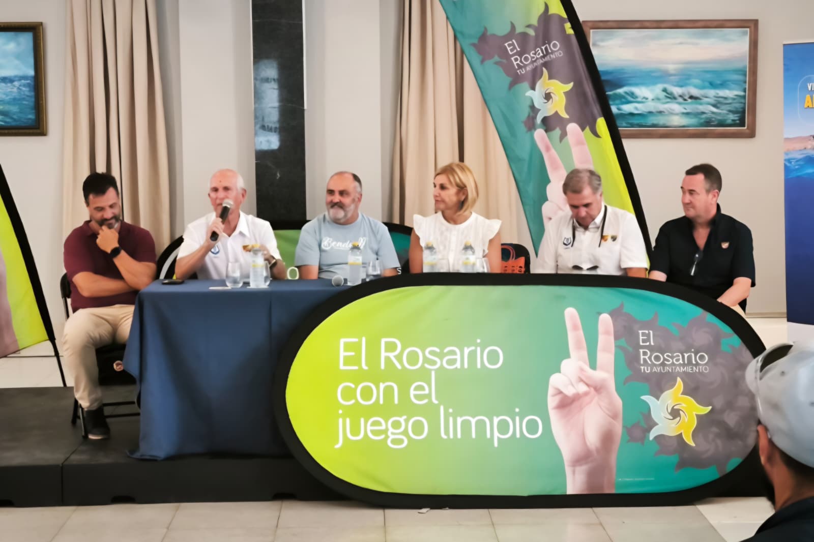 El acto de presentación con el alcalde de El Rosario, Escolástico Gil, la consejera de Deportes del Cabildo de Tenerife, Yolanda Moliné, el vicepresidente de la Federación Española de Actividades Subacuáticas (FEDAS), Guillermo Ferreiro, el presidente y el vicepresidente de la Federación Canaria de Actividades Subacuáticas (FEDECAS), Luciano Cedrés y Ángel Botrán respectivamente, y el concejal de Deportes del Ayuntamiento de El Rosario Juan Jesús del Rosario.
